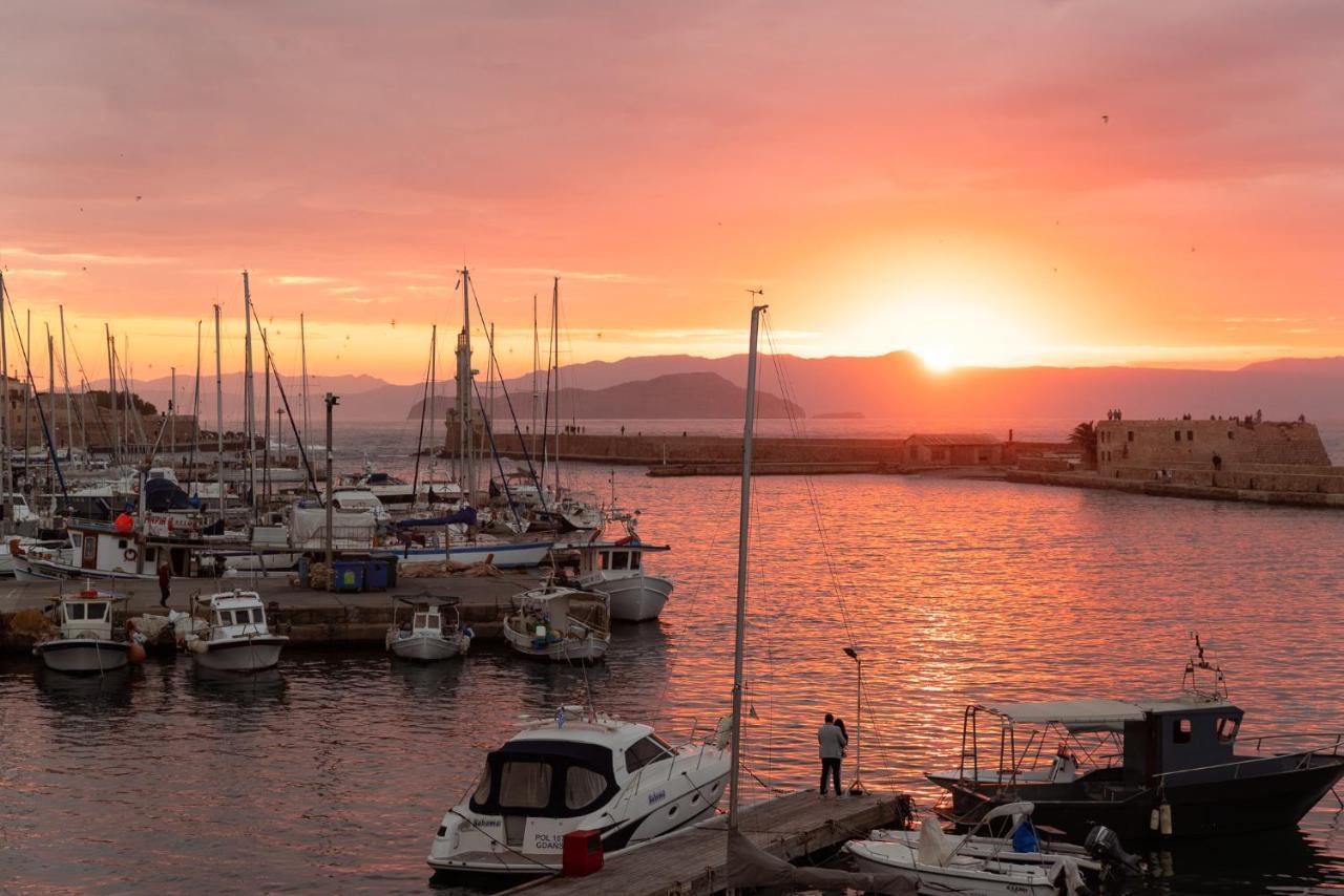 Destino Home Overlooking The Venetian Port Of Chania Chania  Buitenkant foto