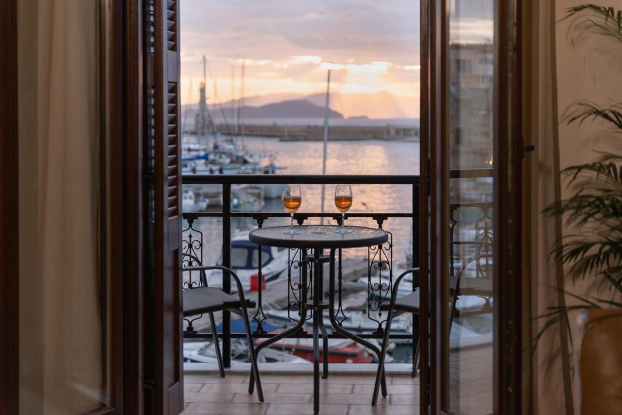 Destino Home Overlooking The Venetian Port Of Chania Chania  Buitenkant foto