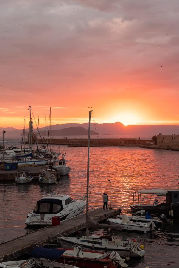 Destino Home Overlooking The Venetian Port Of Chania Chania  Buitenkant foto