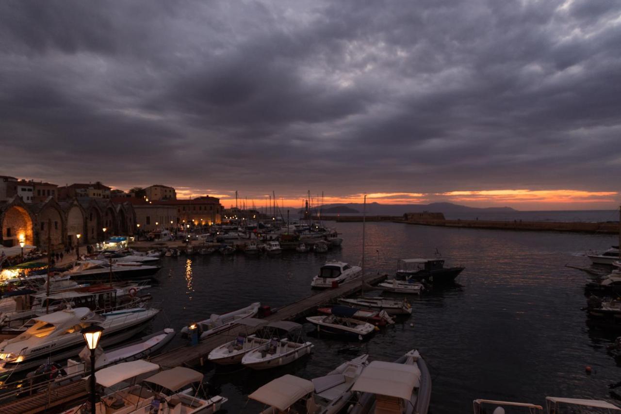Destino Home Overlooking The Venetian Port Of Chania Chania  Buitenkant foto